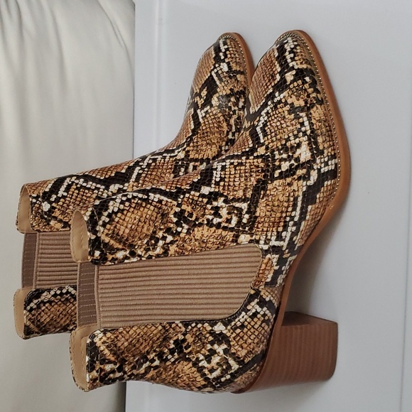 Vince Camuto boots - Picture 2 of 4